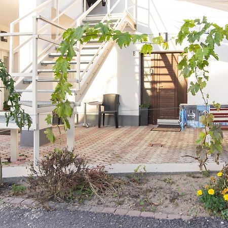 Deli Terasz B Apartman Free Parking, Self-Check-In Anytime Gyor Ngoại thất bức ảnh