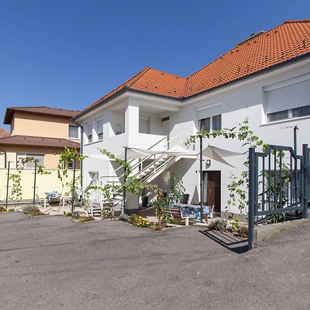 Deli Terasz B Apartman Free Parking, Self-Check-In Anytime Gyor Ngoại thất bức ảnh