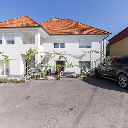 Deli Terasz B Apartman Free Parking, Self-Check-In Anytime Gyor Ngoại thất bức ảnh