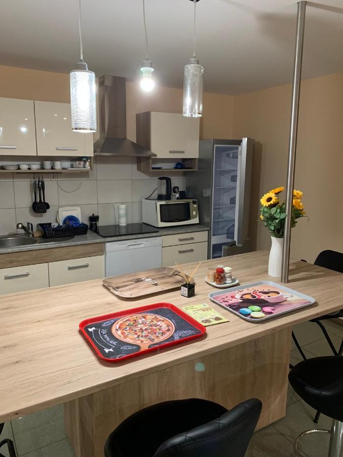 Deli Terasz B Apartman Free Parking, Self-Check-In Anytime Gyor Ngoại thất bức ảnh