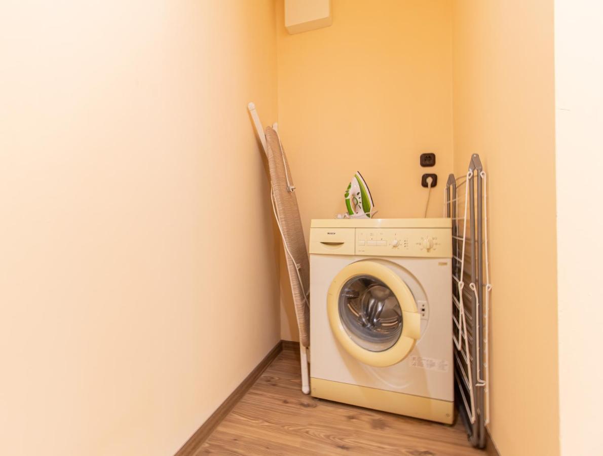 Deli Terasz B Apartman Free Parking, Self-Check-In Anytime Gyor Ngoại thất bức ảnh