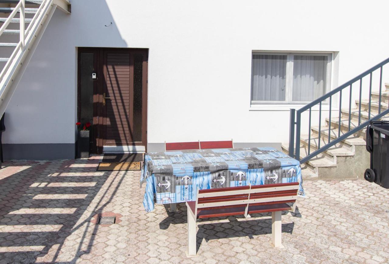 Deli Terasz B Apartman Free Parking, Self-Check-In Anytime Gyor Ngoại thất bức ảnh