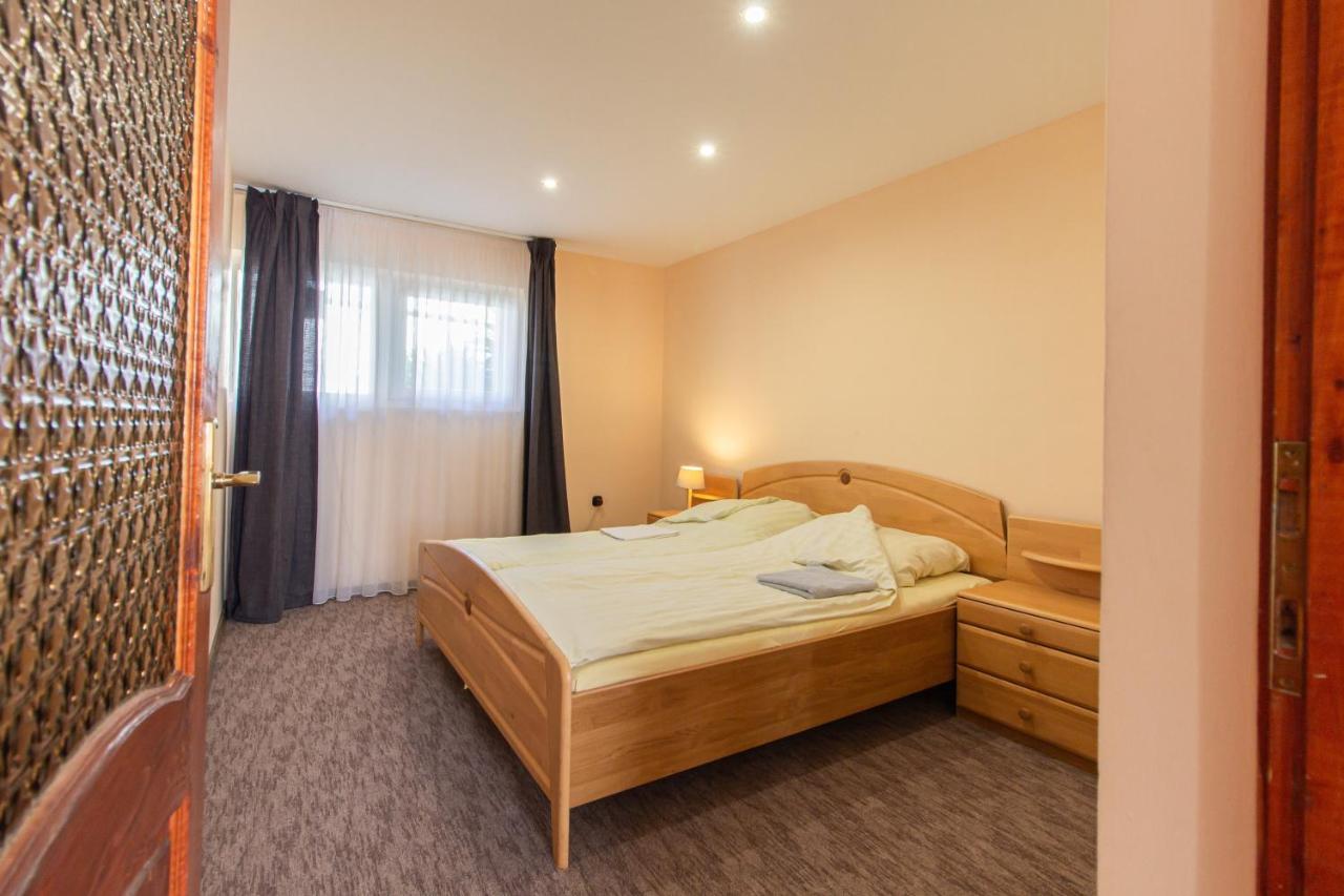 Deli Terasz B Apartman Free Parking, Self-Check-In Anytime Gyor Ngoại thất bức ảnh