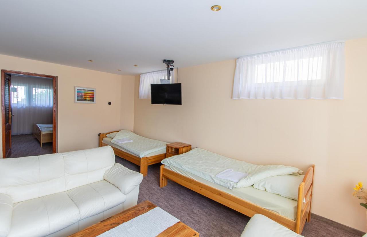 Deli Terasz B Apartman Free Parking, Self-Check-In Anytime Gyor Ngoại thất bức ảnh