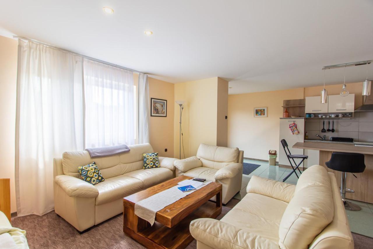 Deli Terasz B Apartman Free Parking, Self-Check-In Anytime Gyor Ngoại thất bức ảnh